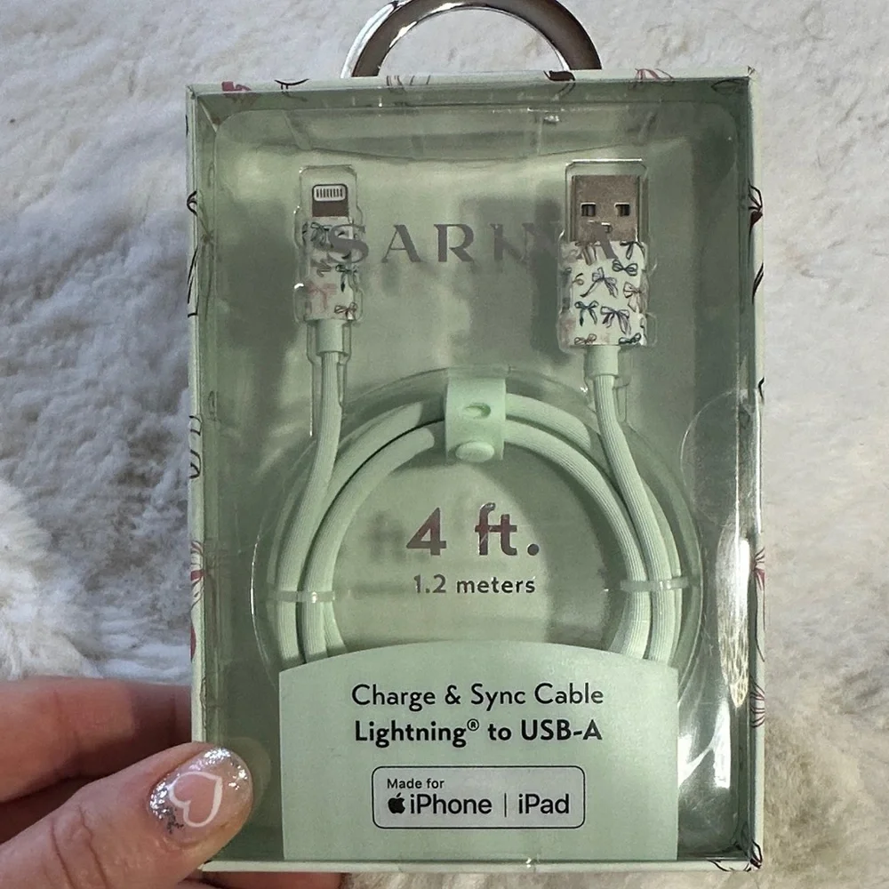 Sarina mint green bow charge & sync cable lightening to USB-A
